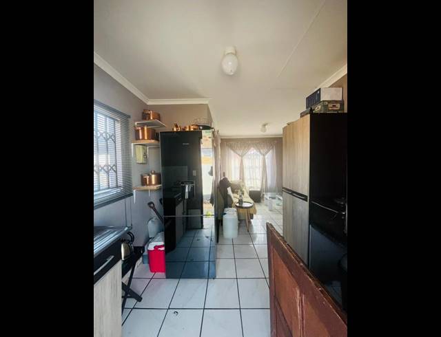 2 BEDROOM HOUSE FOR SALE IN MABOPANE UNIT S